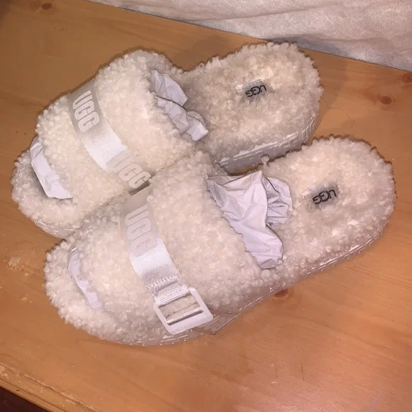 COPY - UGG WOMEN'S FLUFFITA (Worn) - Picture 2 of 3